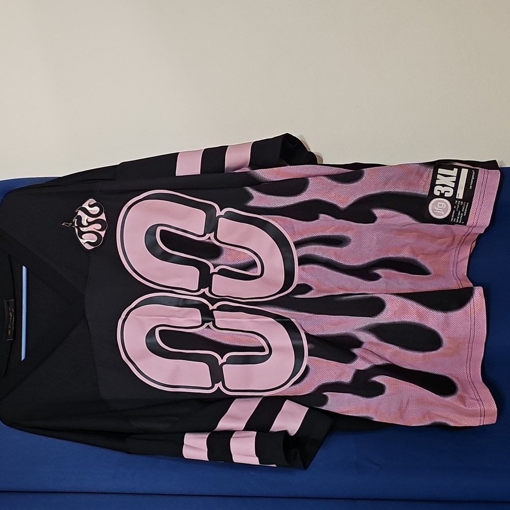 Joe Fresh Goods, Black and Pink Mens Football Jersey with Flame Design. 3xl.